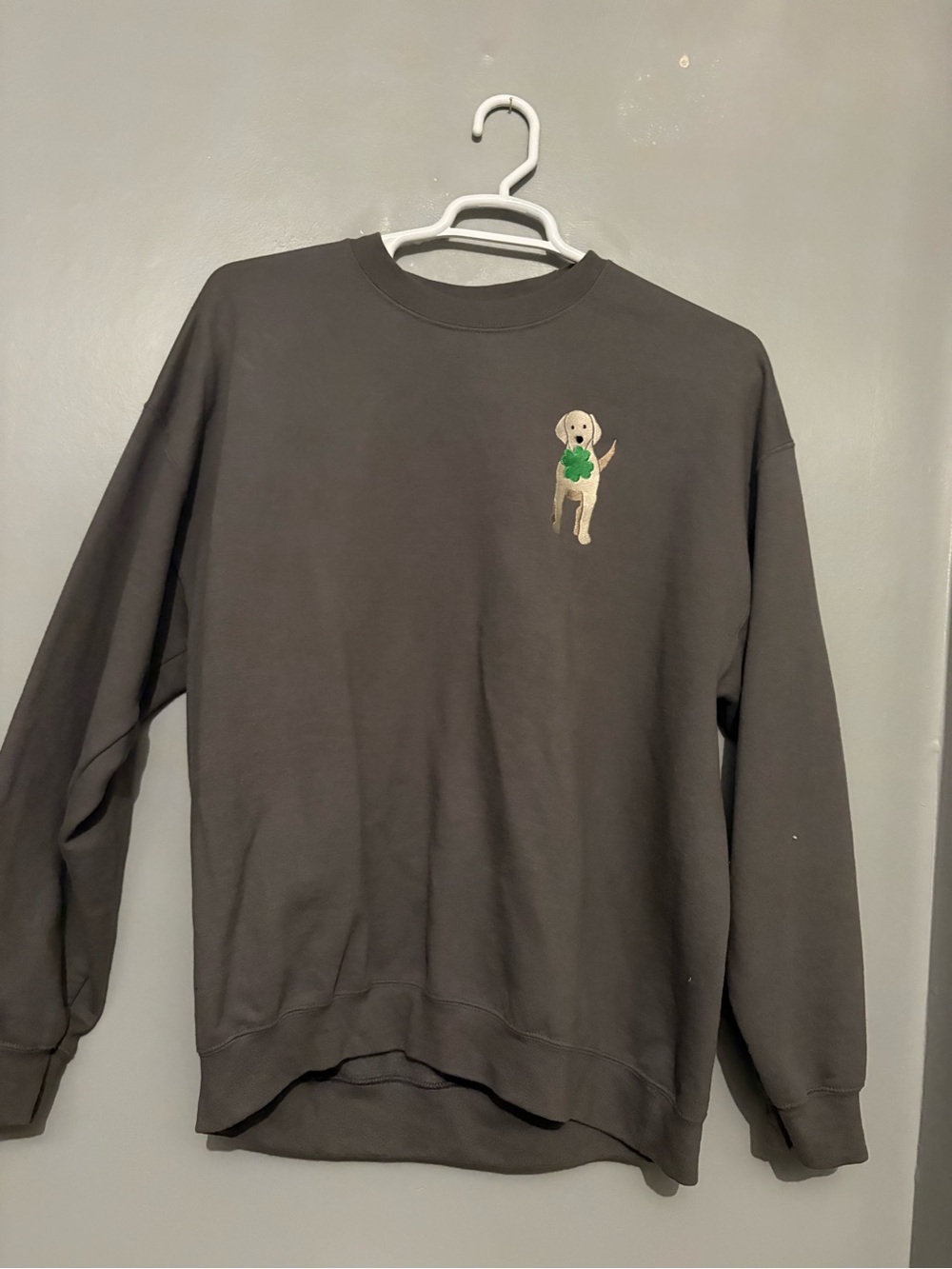 Gildan Charcoal Sweatshirt with Embroidered Dog Holding Clover